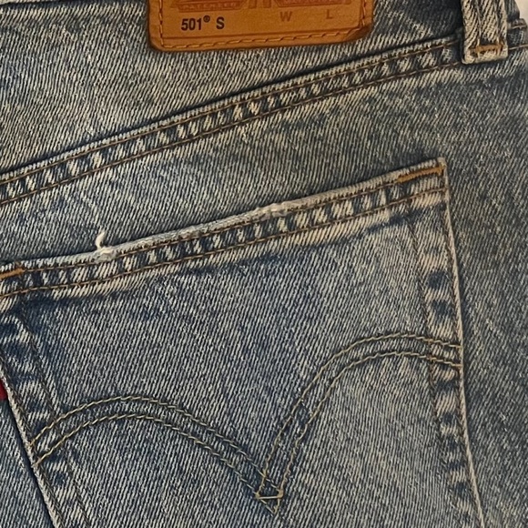 Levi's Premium 501 Distressed Skinny Jeans in Post Modern Blues
Women's Size 29 - Picture 3 of 6